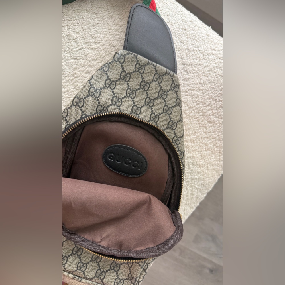 Gucci Beige and Black Belt Bag with Red and Green Accents - Picture 4 of 8